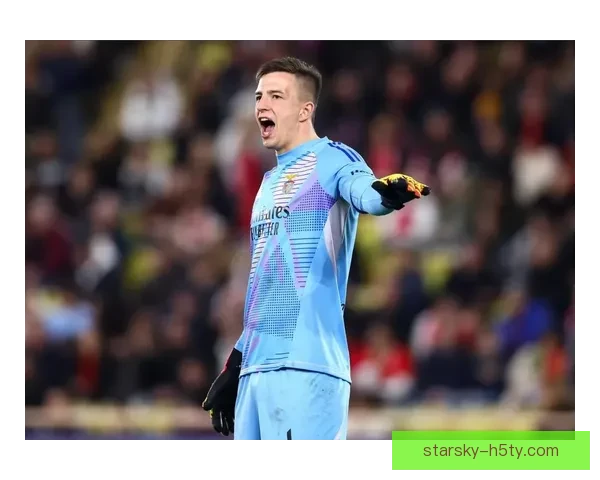 特鲁宾进球后被队友压膝盖受伤